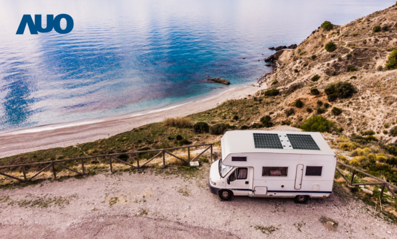 「可撓輕量化太陽光電板SunCurva」使用輕量特殊耐候型複合板取代傳統太陽能板的玻璃前板，不僅降低70%重量，每米平方僅3Kg；具有抗衝擊性能及通過電磁相容性測試，可應用於交通運輸工具，如露營車、遊艇等